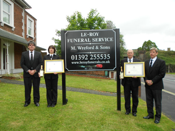 Le Roy Funerals Andrew & Nick Wreford with Sabina Rhodes & Mike Leyman holding their exam certificates