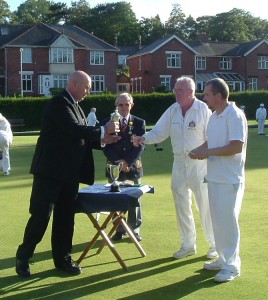 Mike Leyman of Le Roy Funerals presenting trophy at bowls tournament